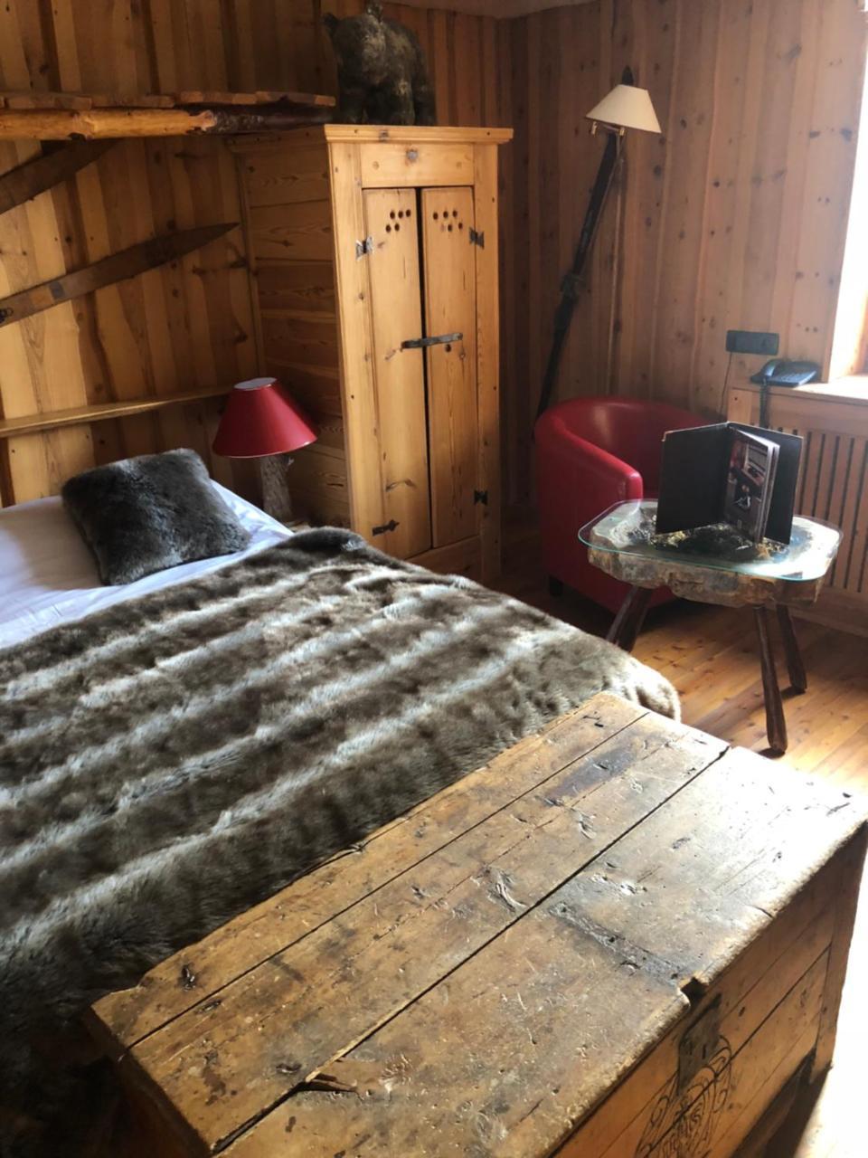 Hotel Restaurant De La Chaussee ブリアンソン エクステリア 写真